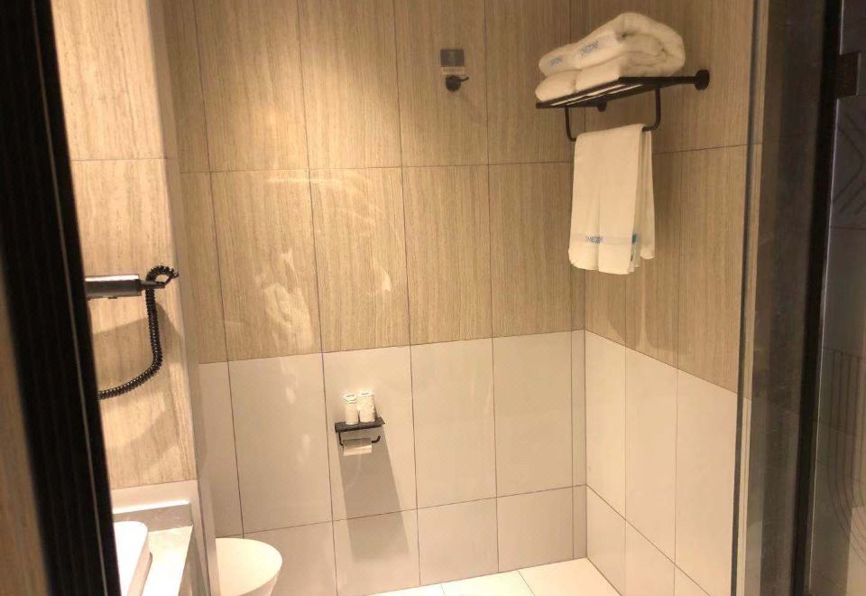 Shankee Hotel (Shuyang Hanshan Zhen) - Tap to explore photos