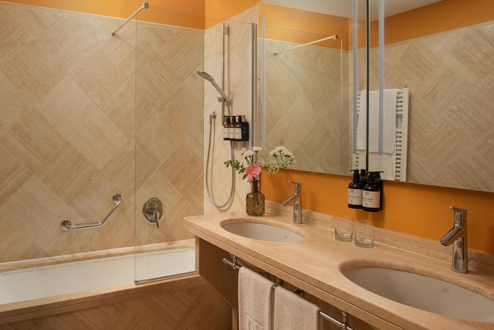 NH Roma Villa Carpegna Room Type - Suite with Terrace with Extra Bed