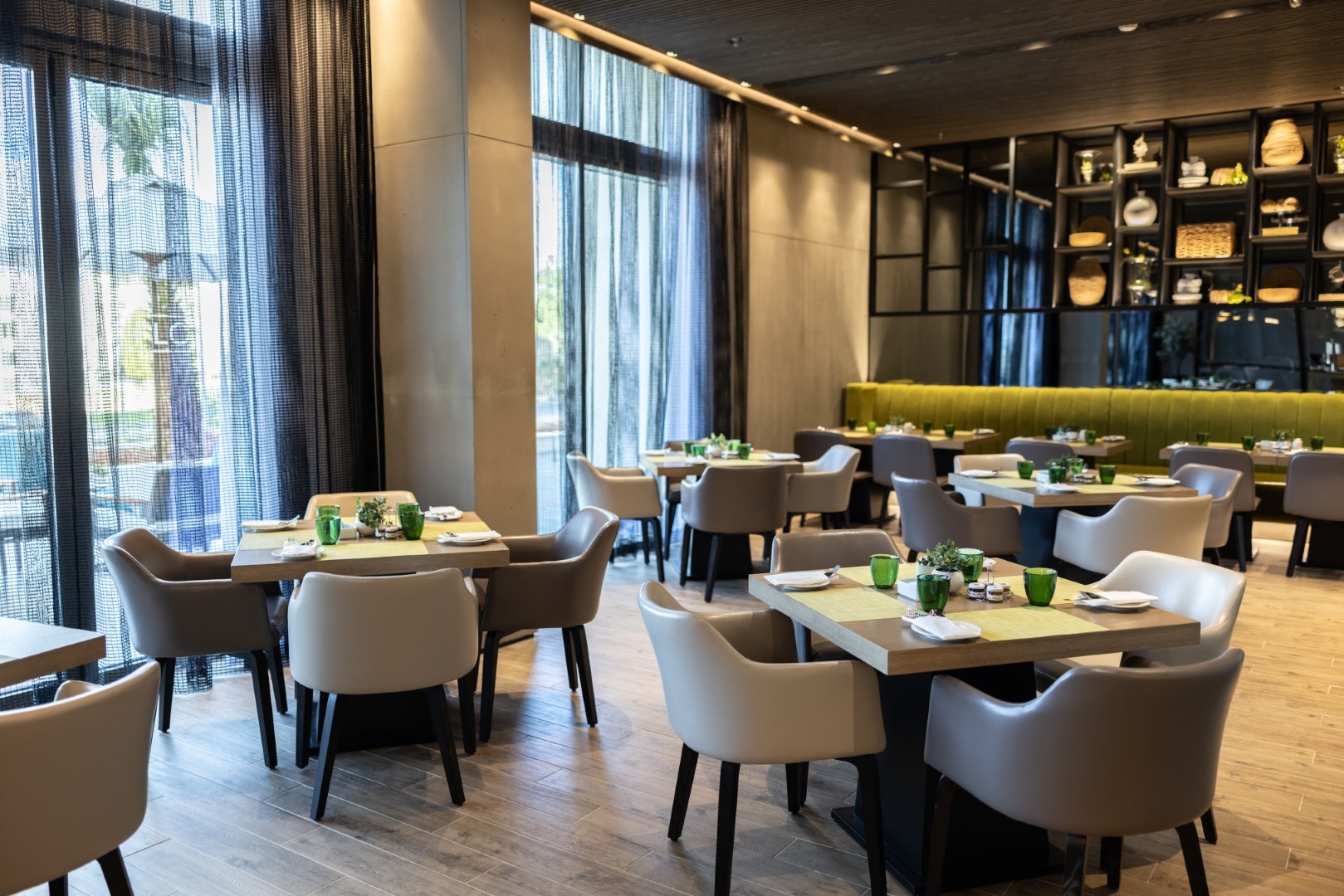 Dining or Meeting Rooms