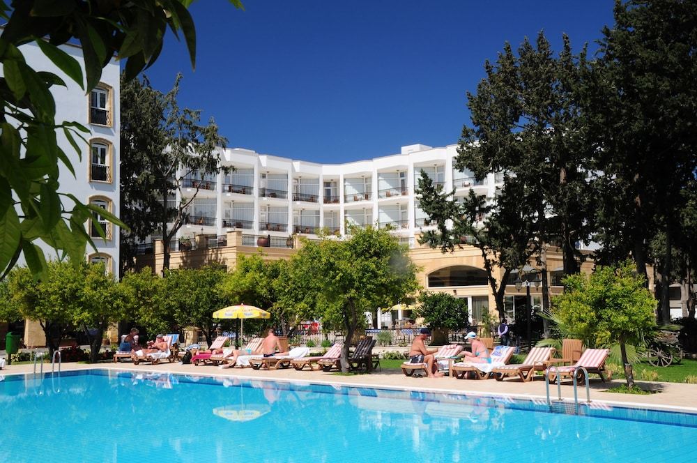Outdoor pool:1000px