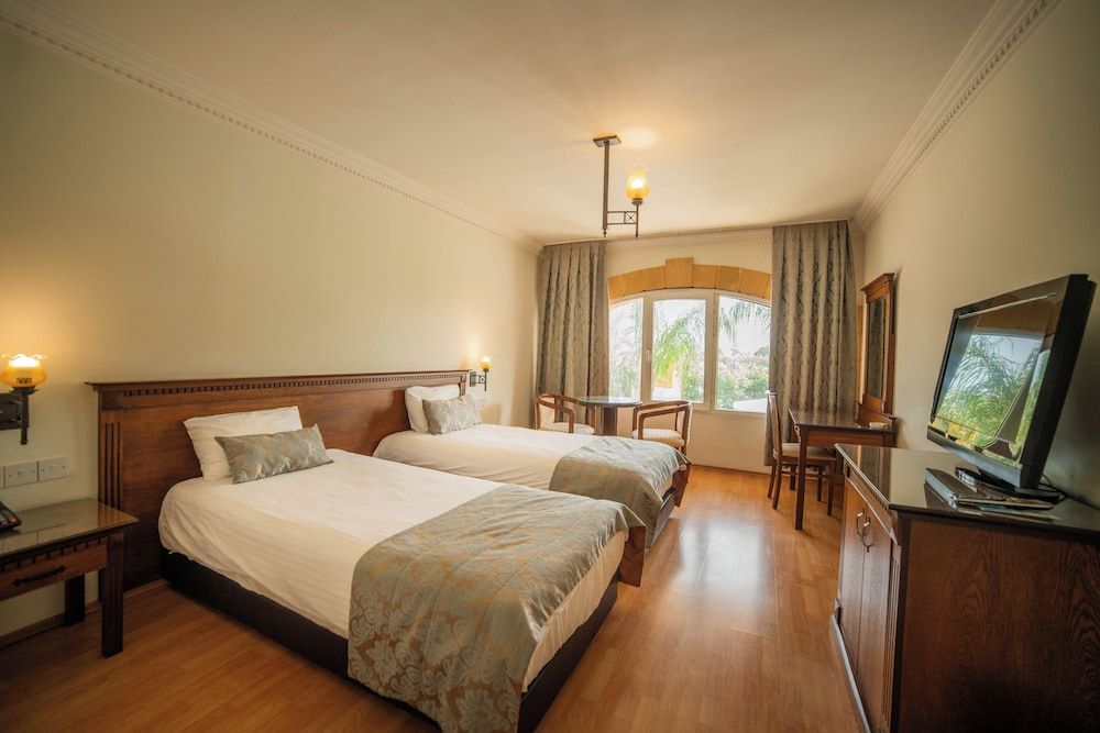 Room:1000px