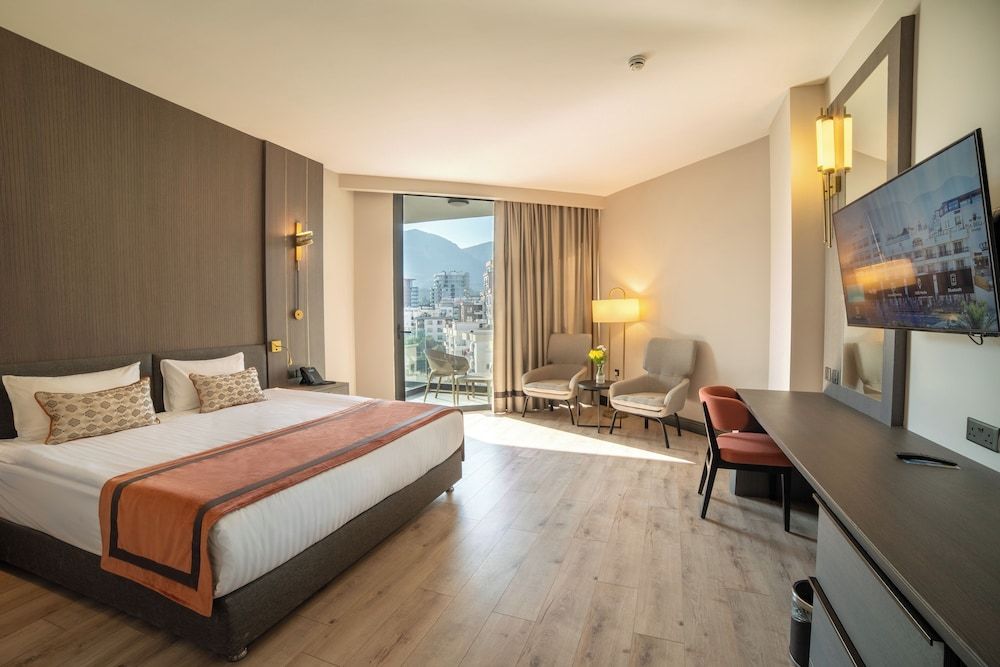 Room:1000px
