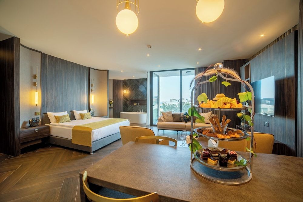 Room:1000px
