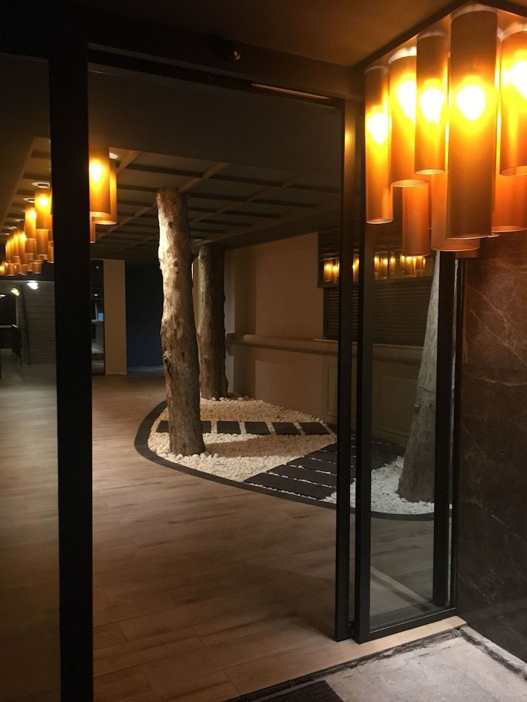 Interior entrance:1000px