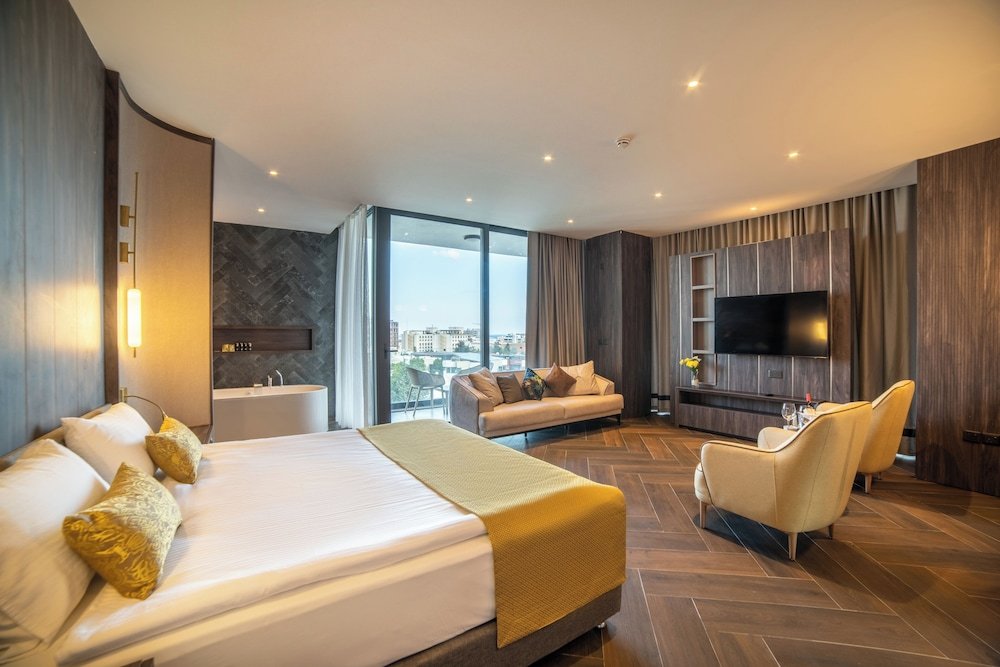 Room:1000px
