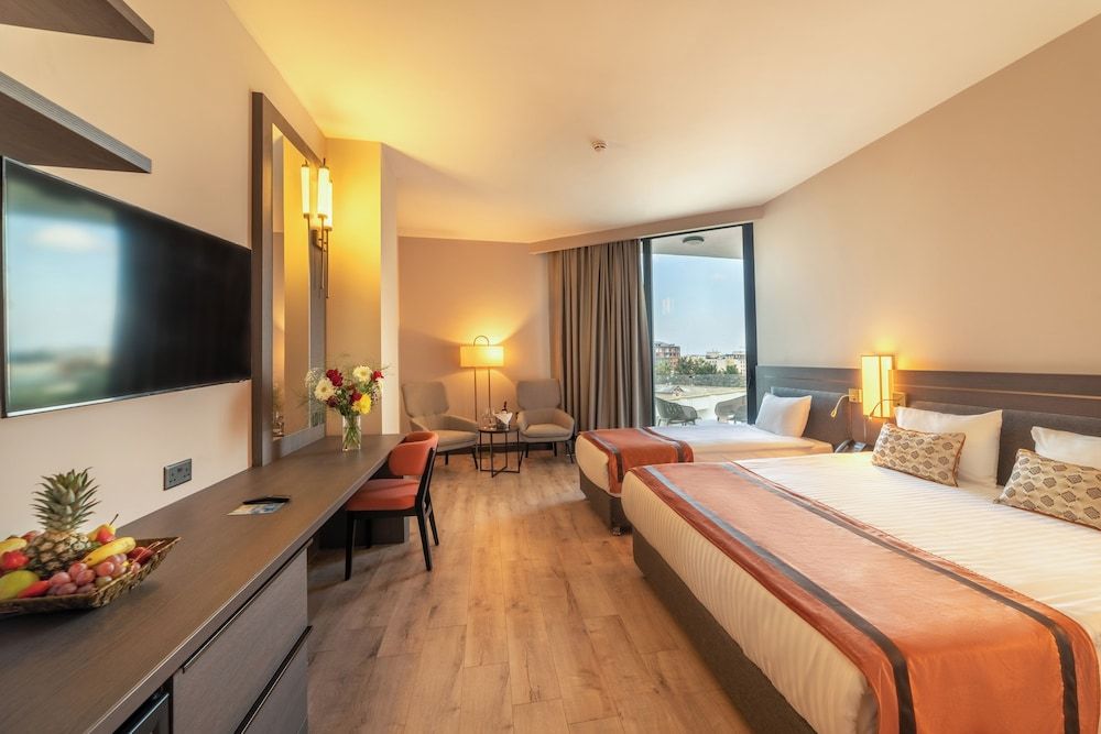 Room:1000px