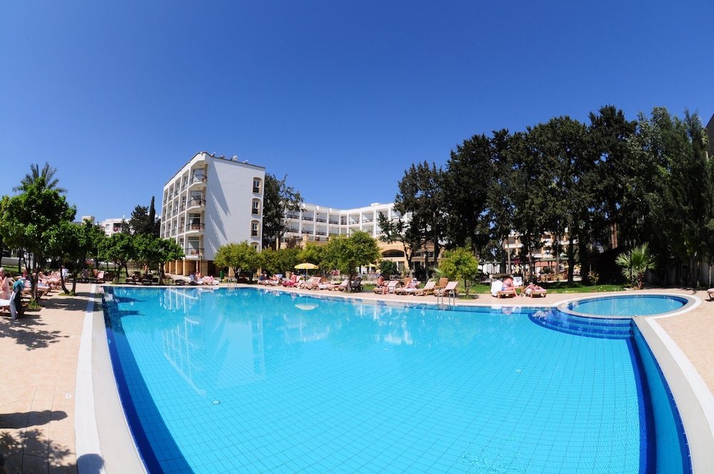 Outdoor pool:1000px