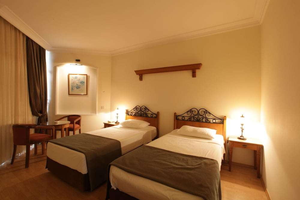 Room:1000px