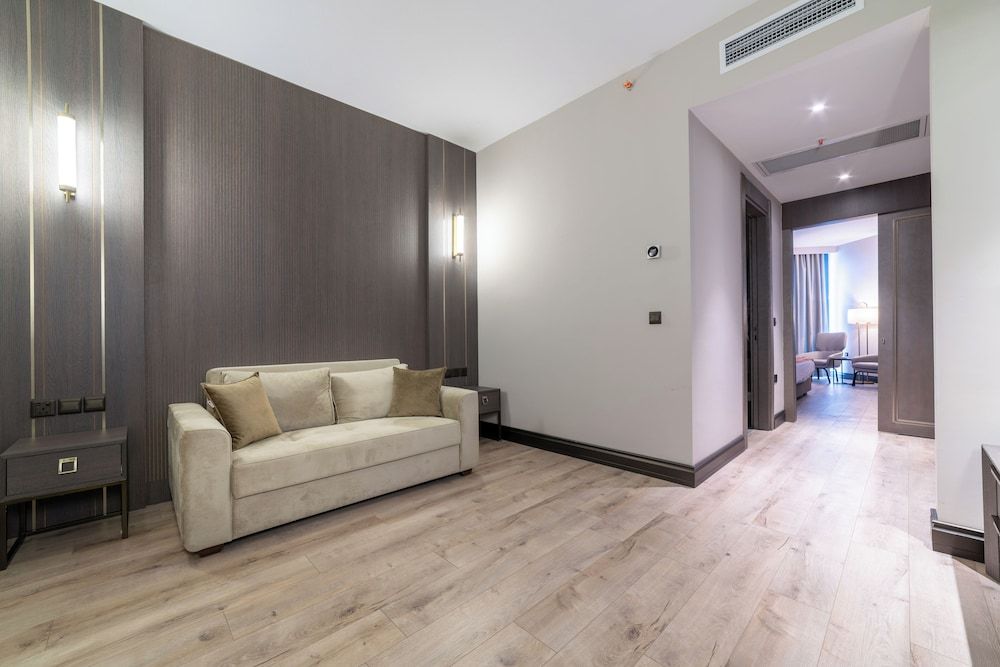 Room:1000px