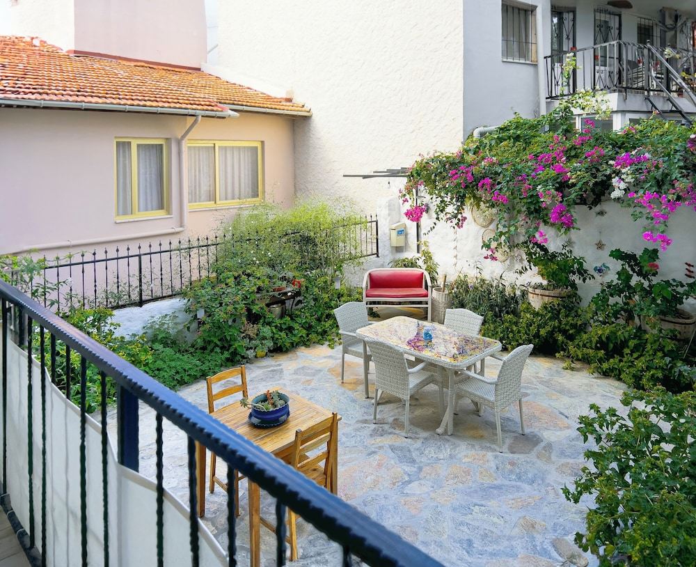 Room:1000px 4, Azize Palas Apart, Çeşme