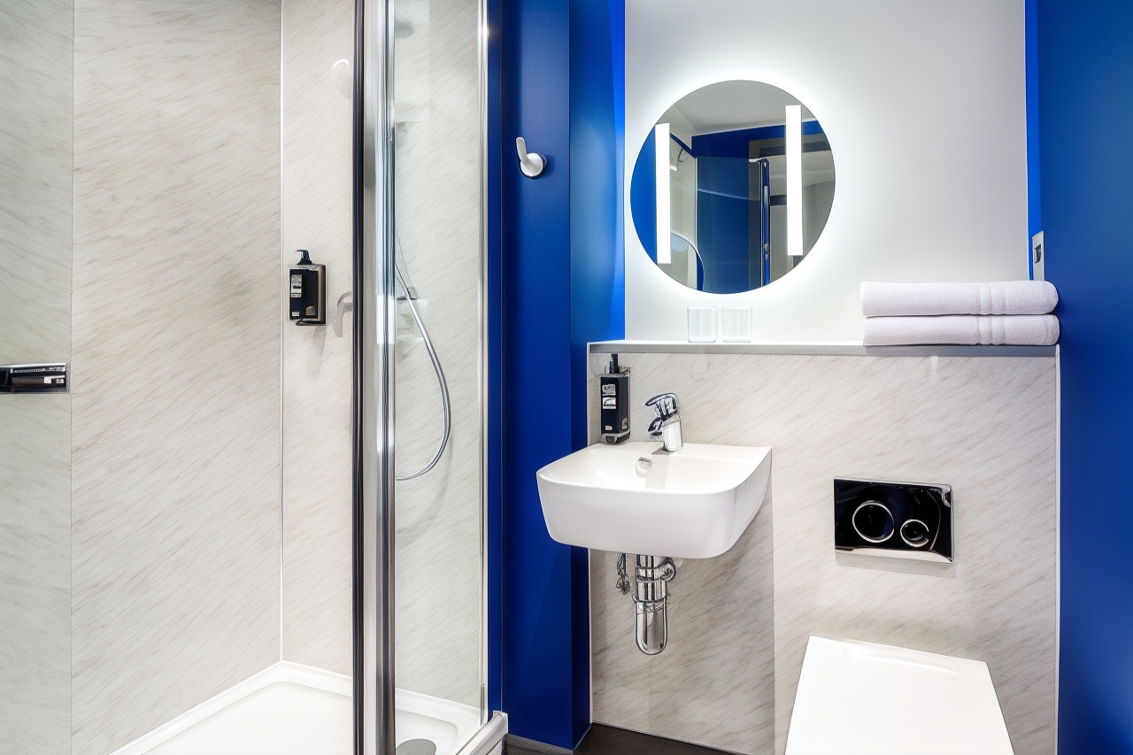 ibis budget Manchester Airport Room Type - Standard Triple Room with One Double and One Single Bed ibis budget Manchester Airport Room Type - Standard Triple Room with One Double and One Single Bed
