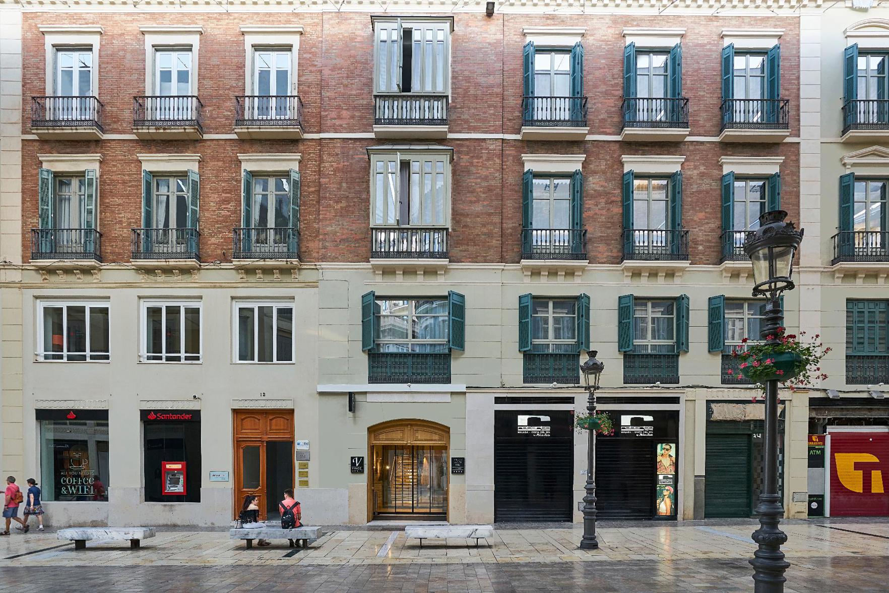 Hotel Vincci Larios Diez - Tap to explore photos