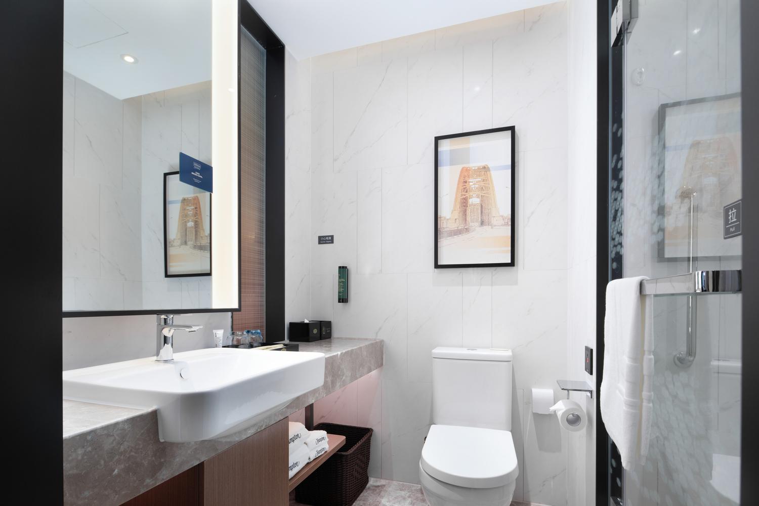 Hampton by Hilton Wuhan Zhongnan - Tap to explore photos