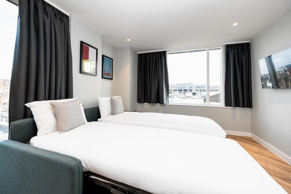 Room:1000px