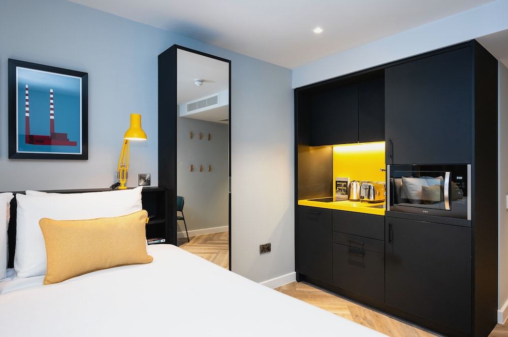 Room:1000px