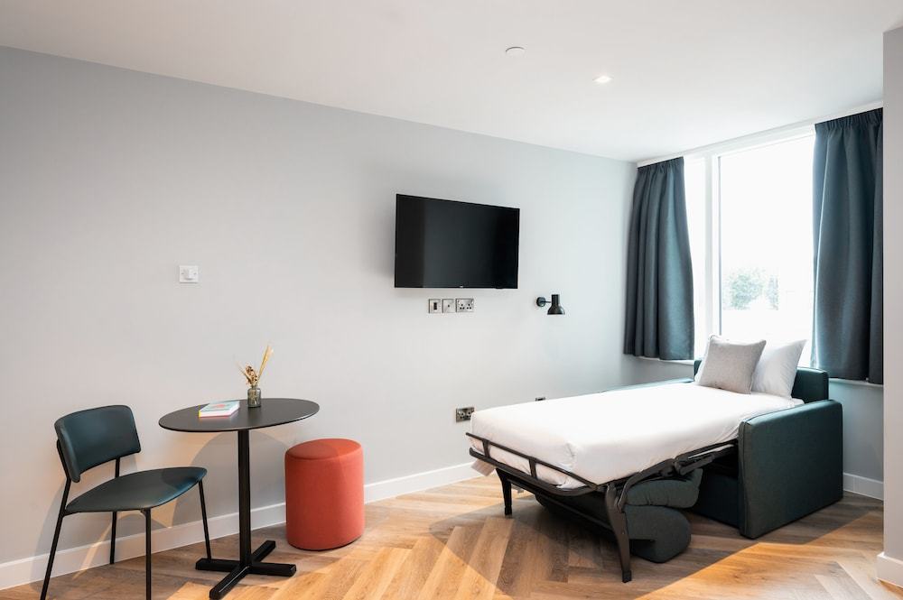 Room:1000px