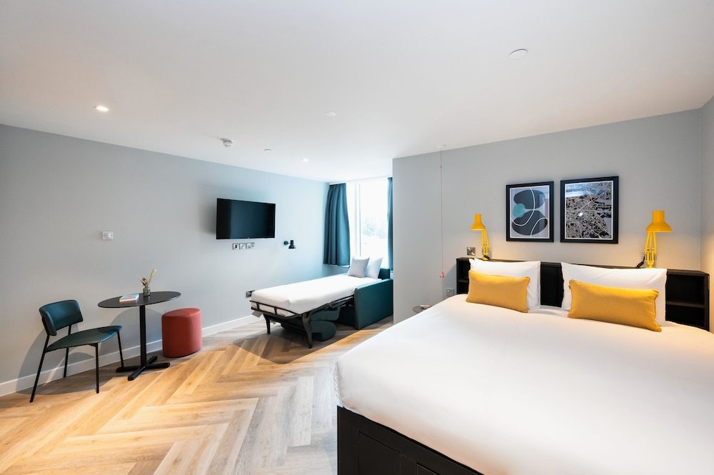 Room:1000px