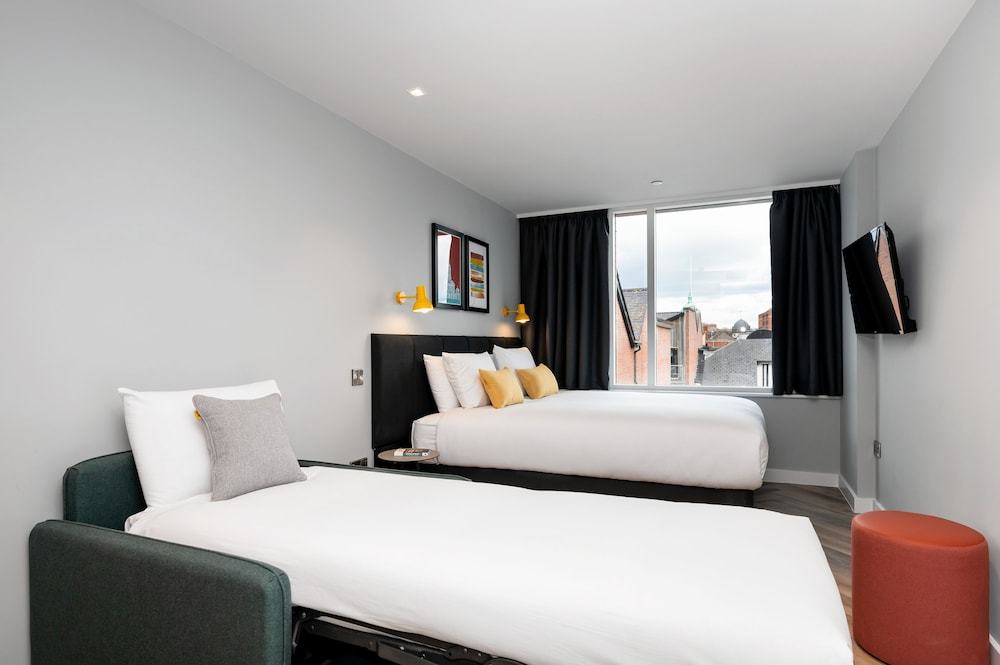 Room:1000px
