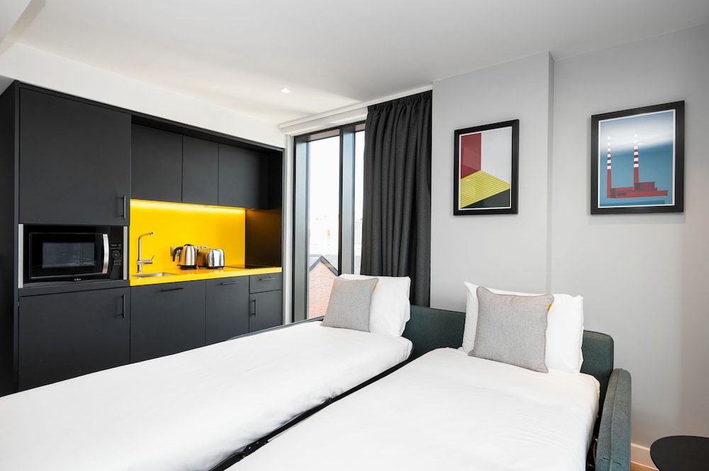Room:1000px