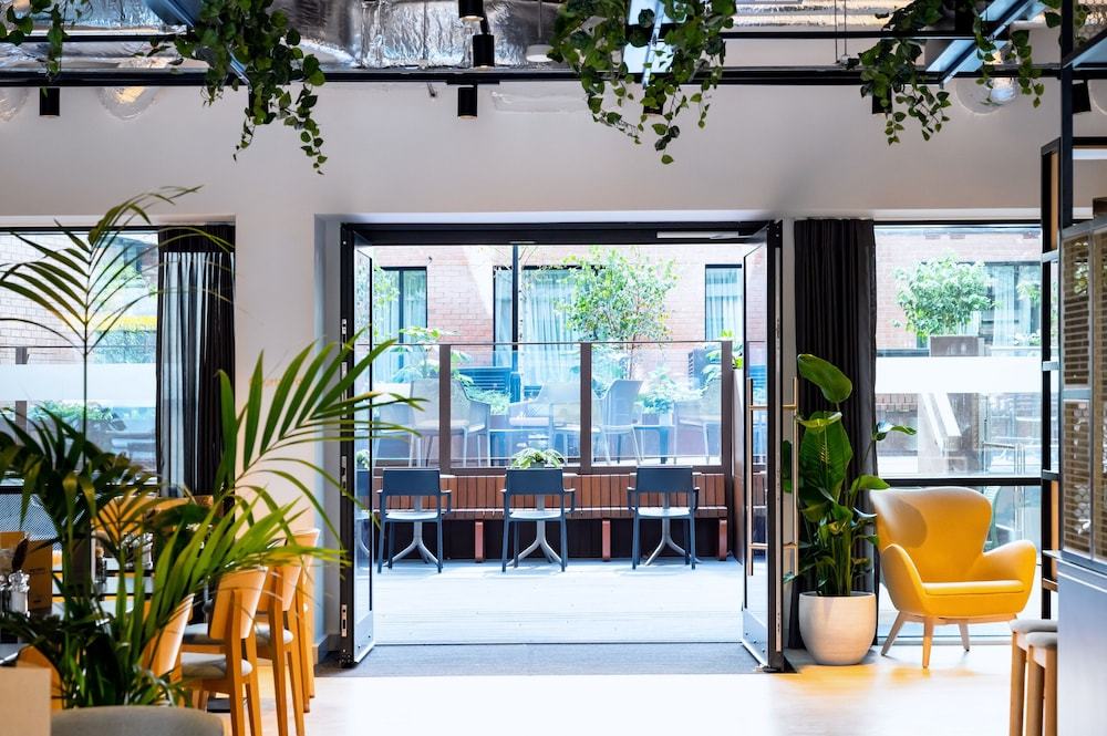Lobby:1000px