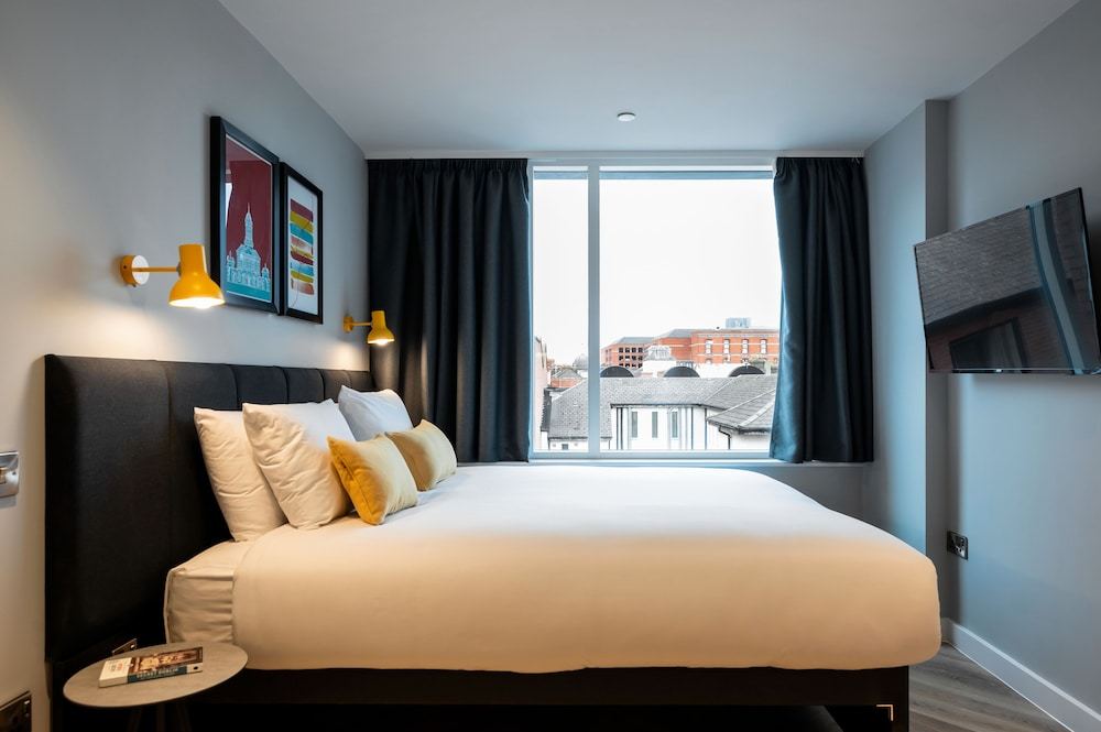 Room:1000px
