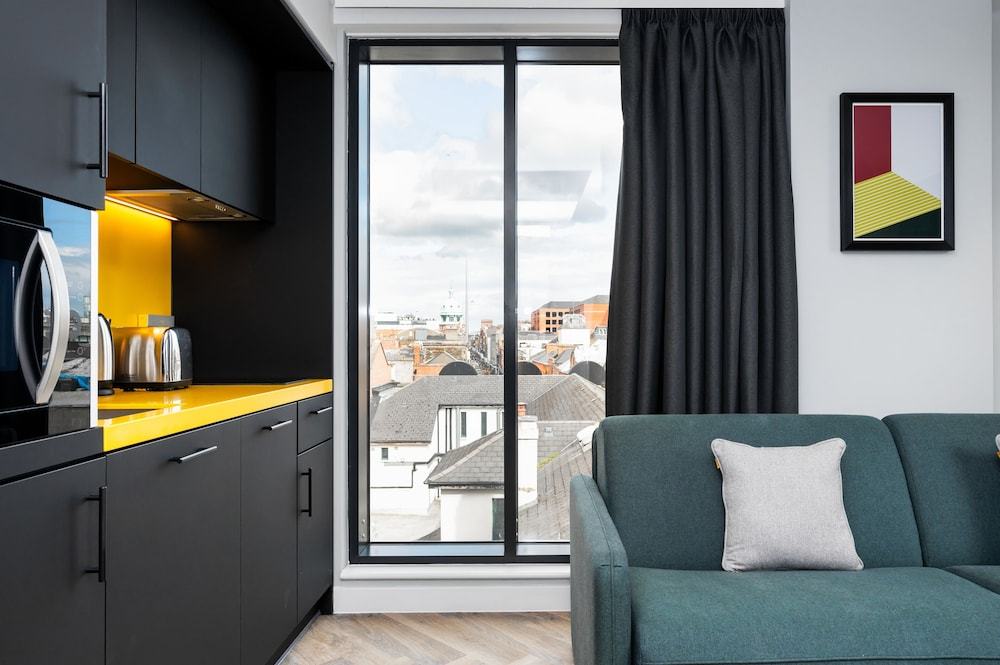 Room:1000px