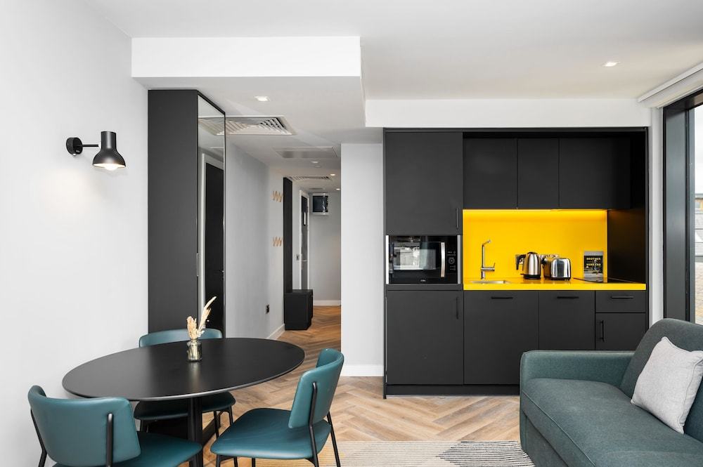 Room:1000px