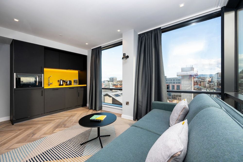 Room:1000px