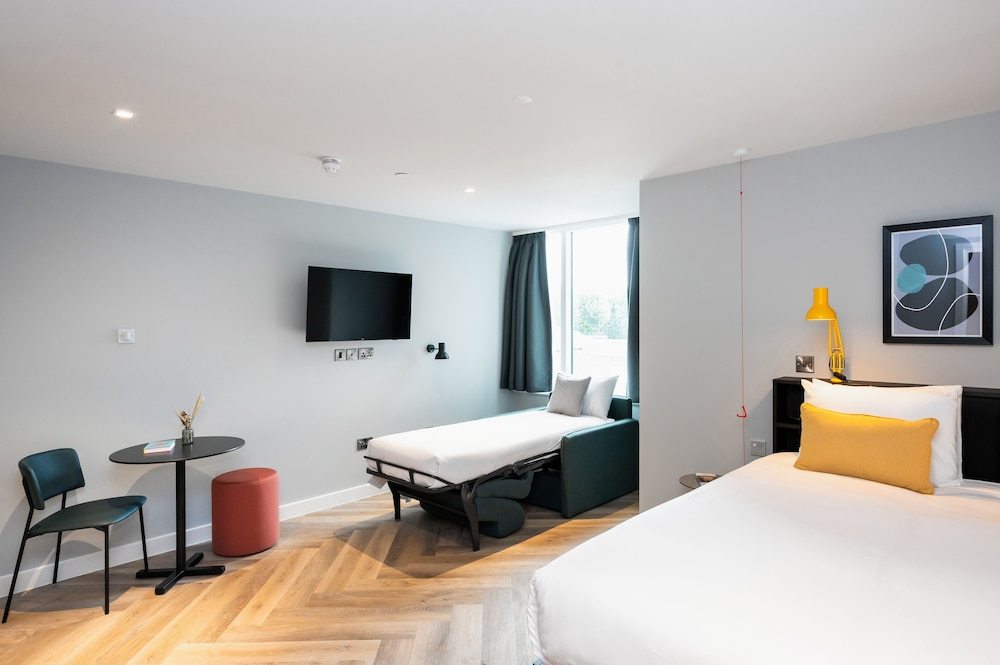 Room:1000px