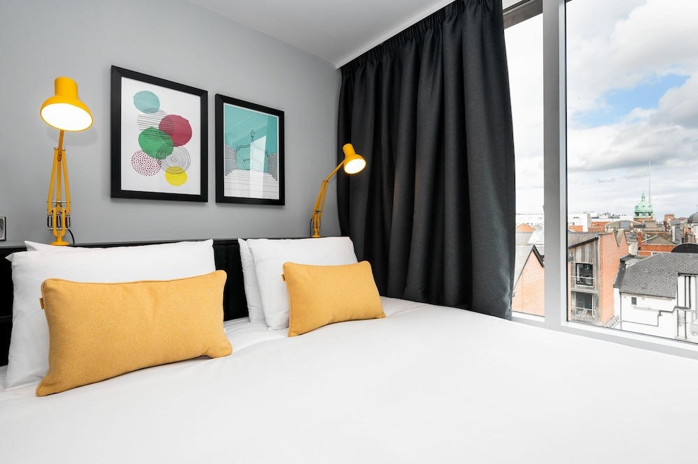 Room:1000px