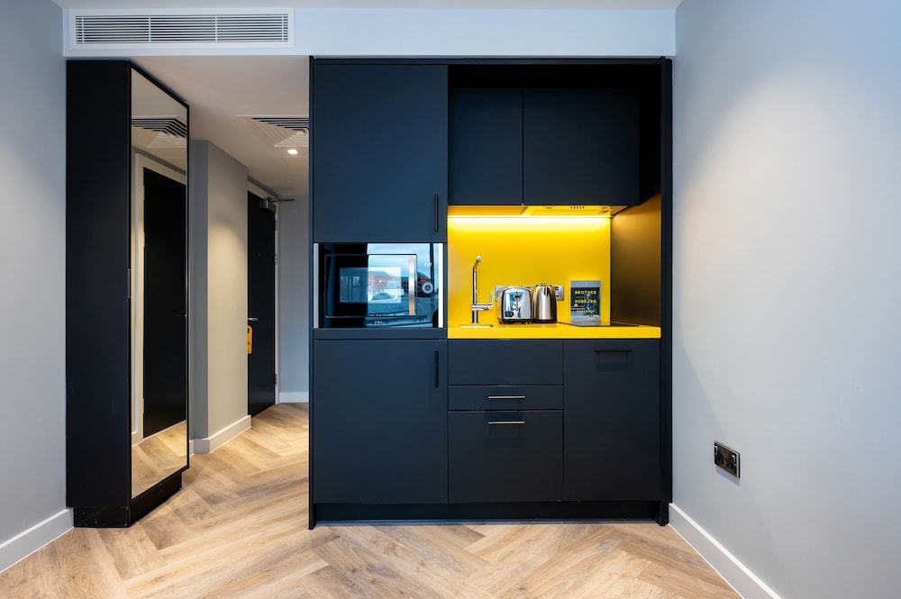 Room:1000px