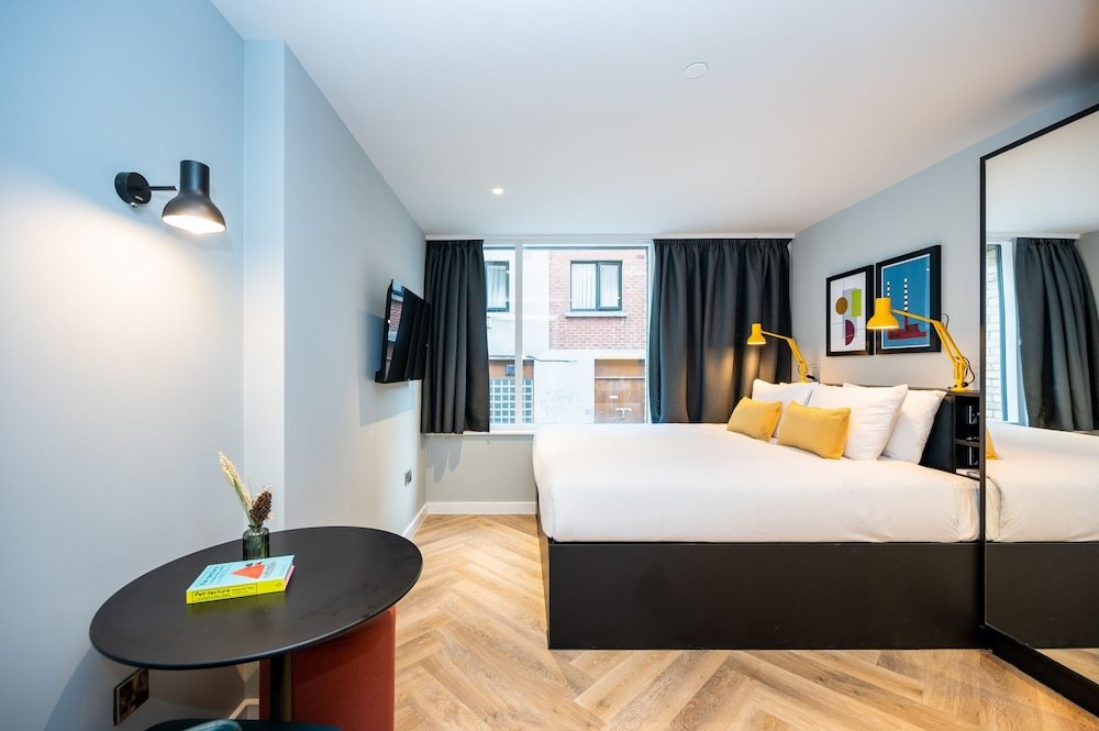 Room:1000px