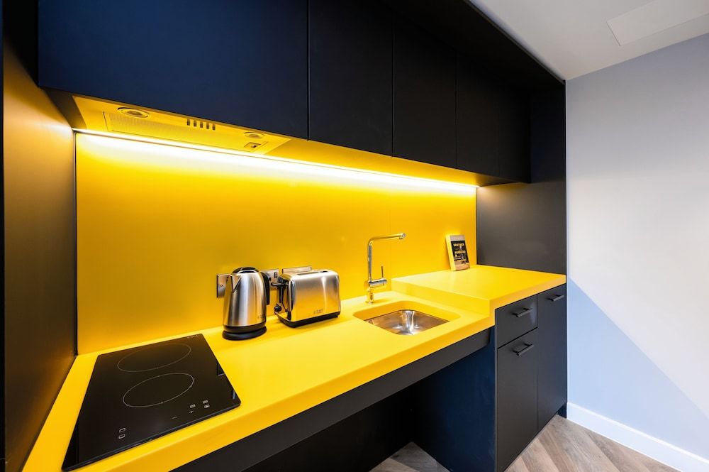 Room:1000px