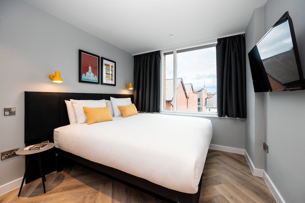 Room:1000px