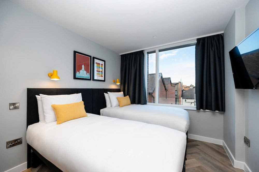 Room:1000px