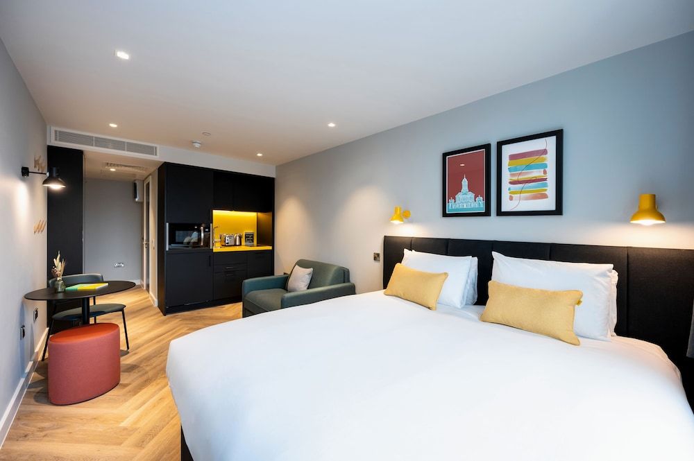 Room:1000px