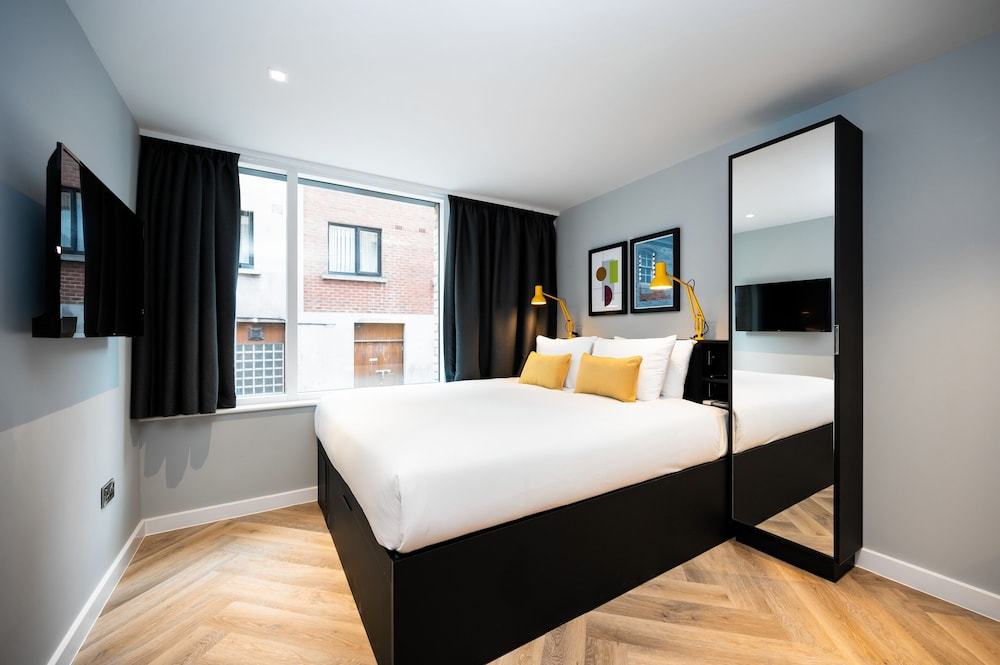 Room:1000px