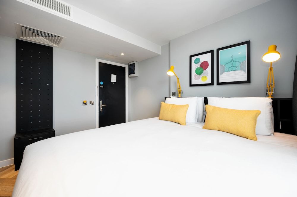 Room:1000px