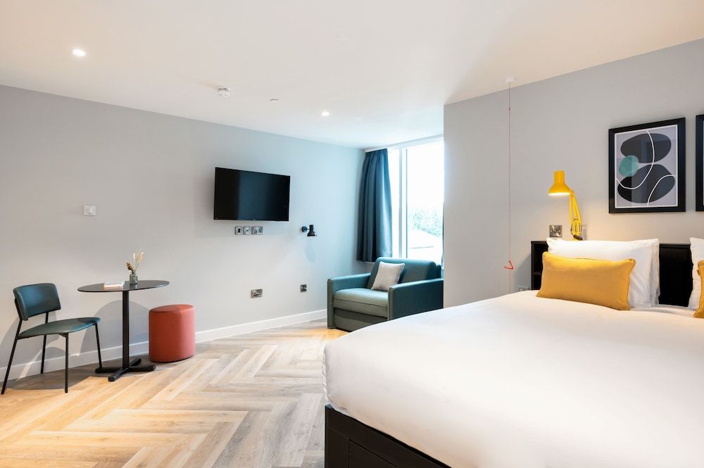 Room:1000px
