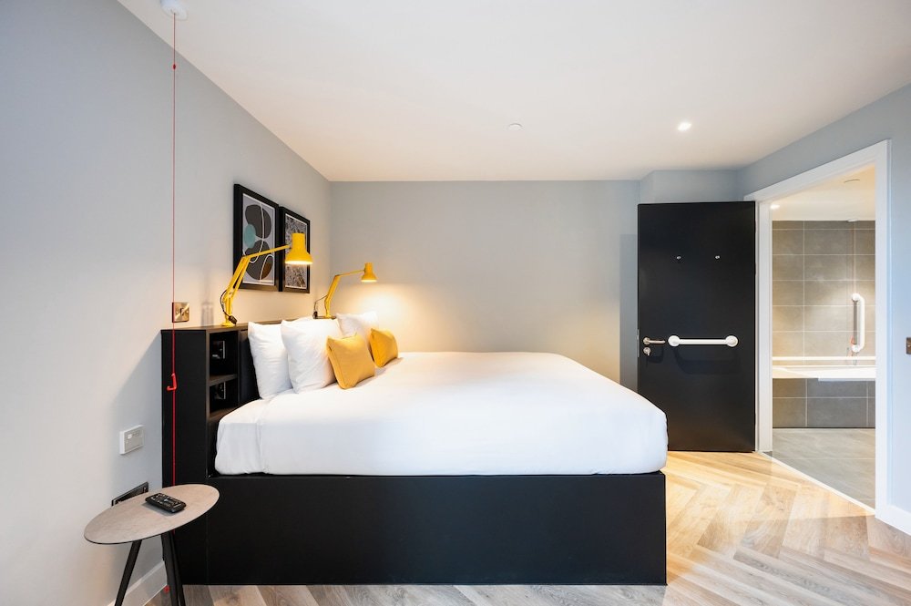 Room:1000px