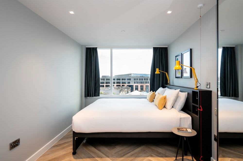 Room:1000px