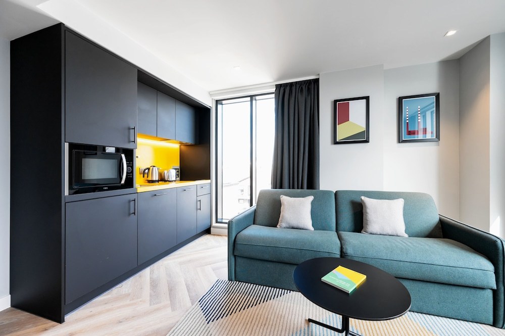 Room:1000px
