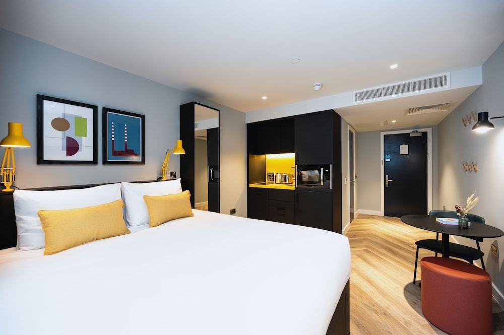 Room:1000px
