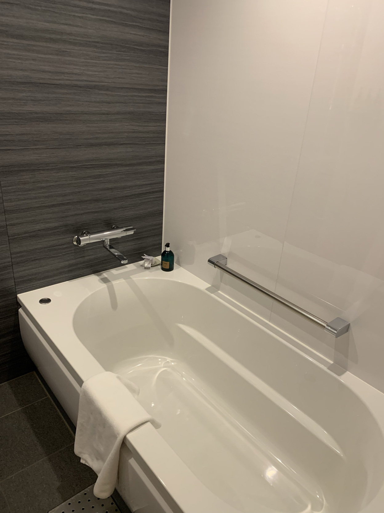 Centara Grand Hotel Osaka Room Type - Deluxe King Room - Club Floor Centara Grand Hotel Osaka Room Type - Deluxe King Room - Club Floor