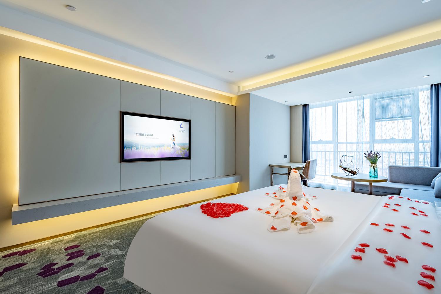 Lavande Hotel (Zhuozhou Baoding Dier Zhongxinyiyuan) - Tap to explore photos