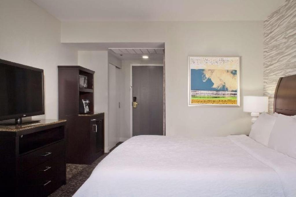 Hilton Garden Inn Austin Downtown/Convention Center Room Type - 1 KING BED DELUXE PURE WELLNESS