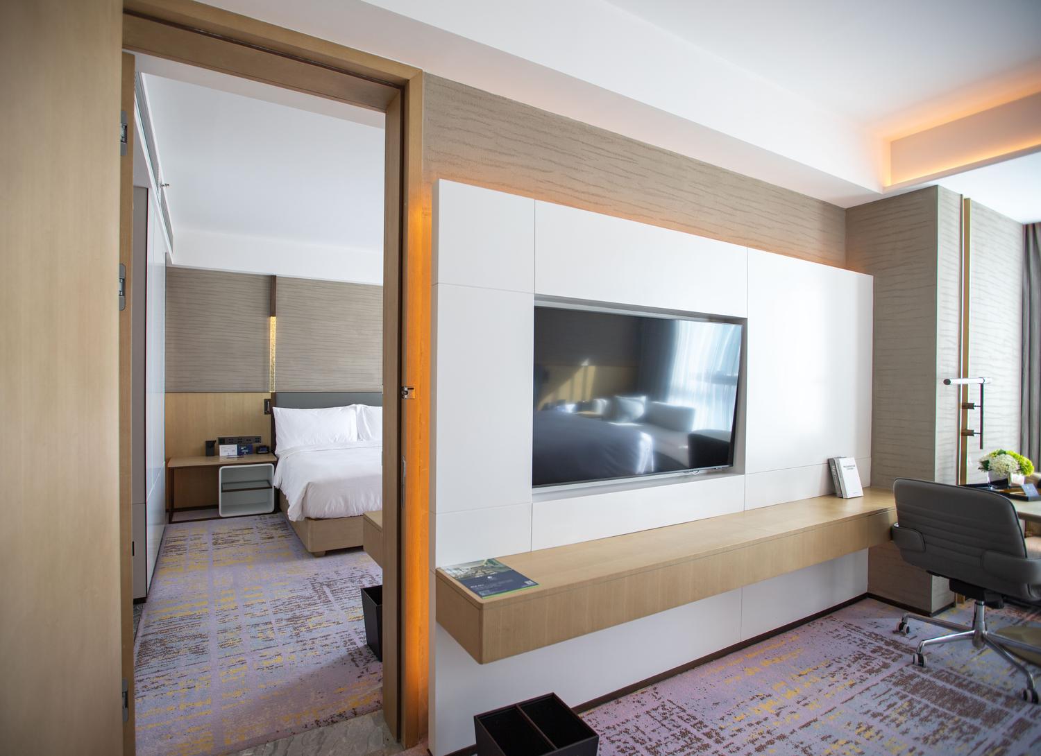 DoubleTree by Hilton Kunming Airport - Tap to explore photos
