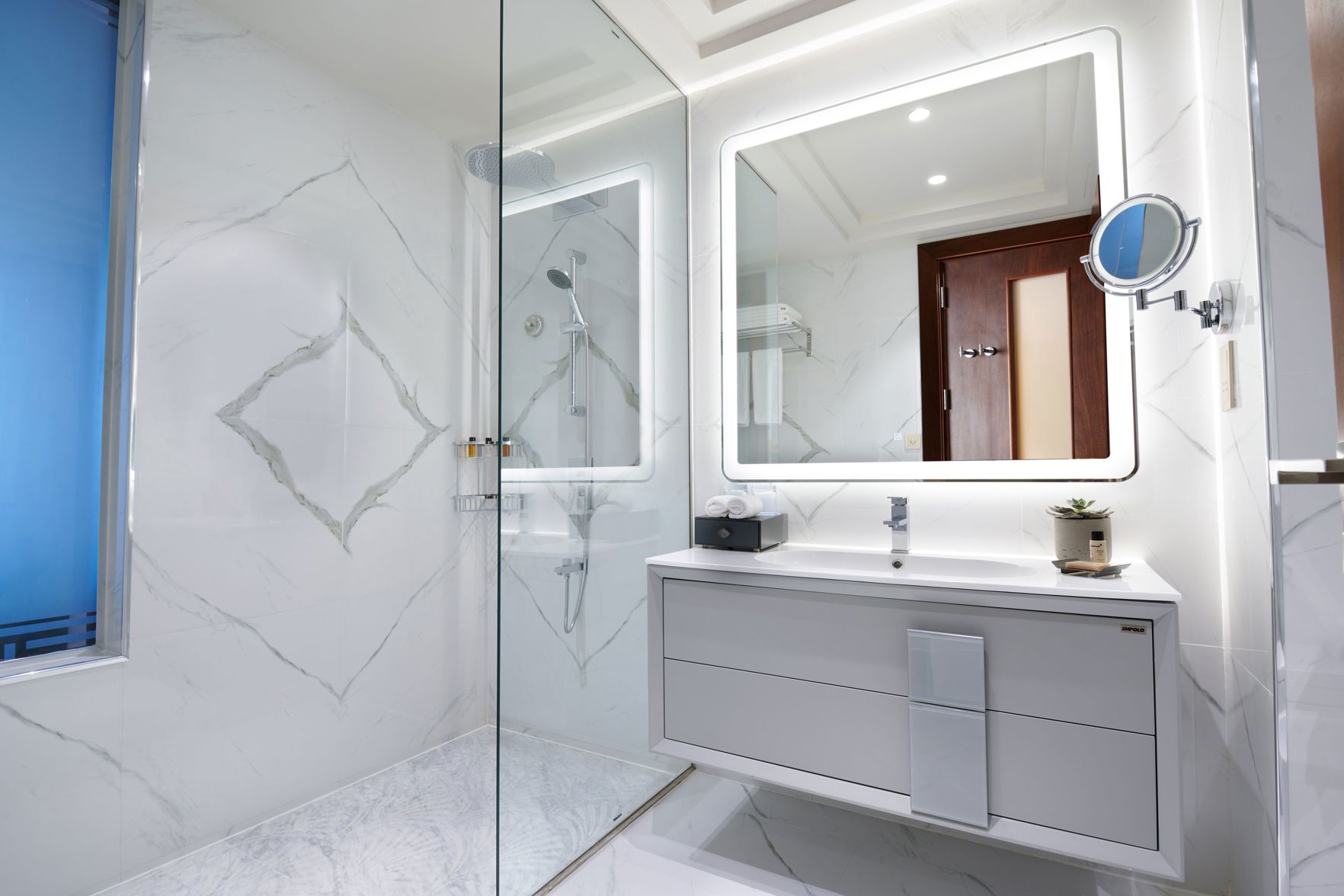 Wyndham Grand Doha West Bay Beach - Tap to explore photos