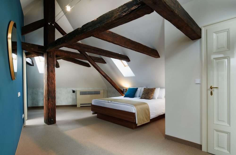 Room:1000px