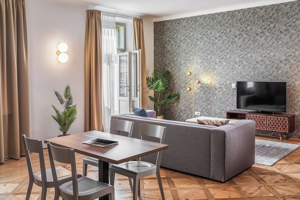 Living area:1000px